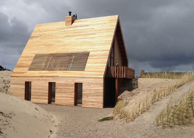 Dom z drewna modrzewiowego nad Morzem Północnym