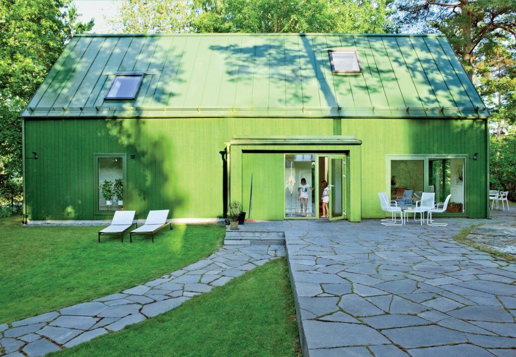 Zielony dom, niczym z gry Monopoly by Olivero Reinius Per Franson in Szwecja