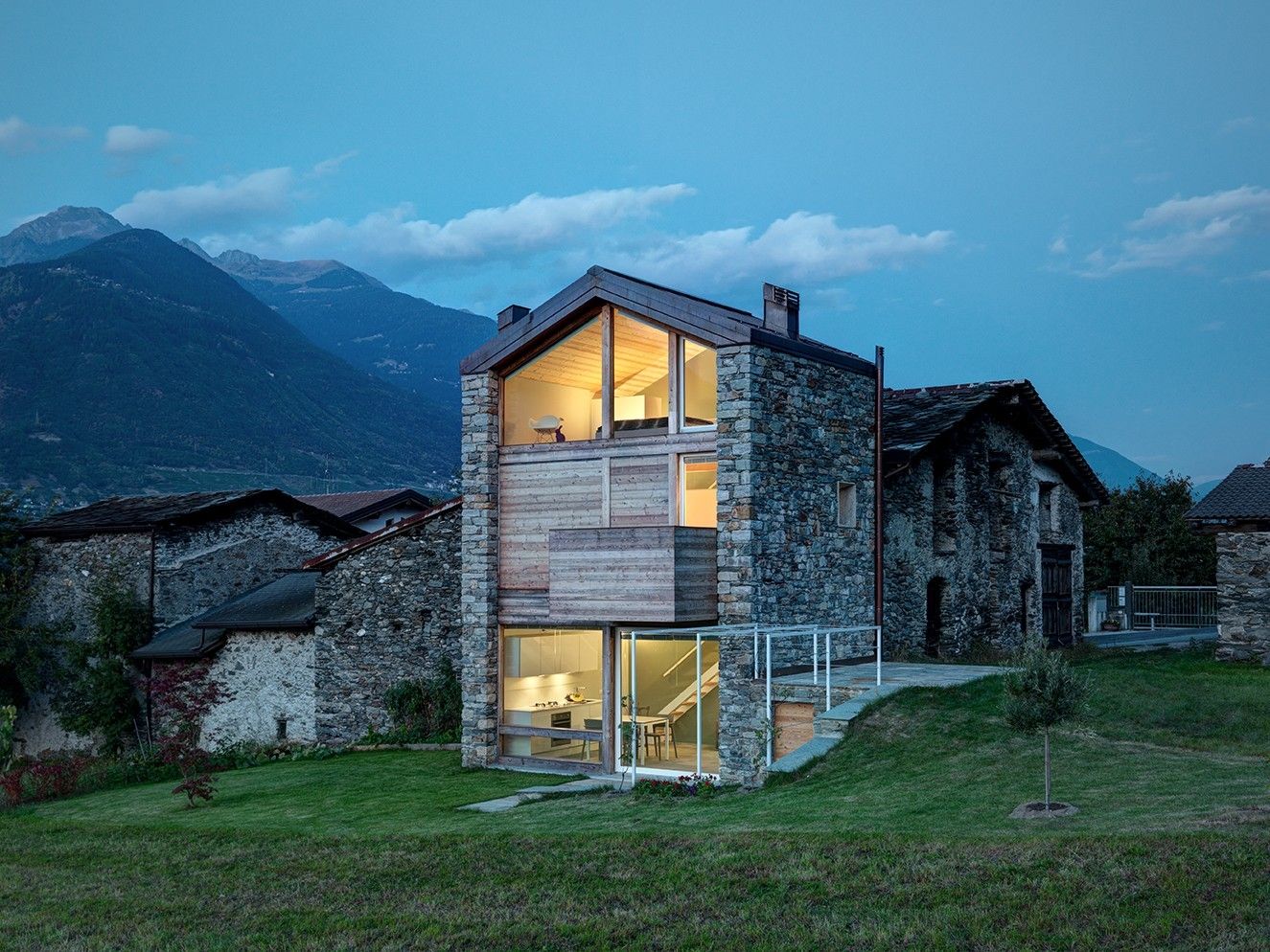 Kamienny domek w Alpach