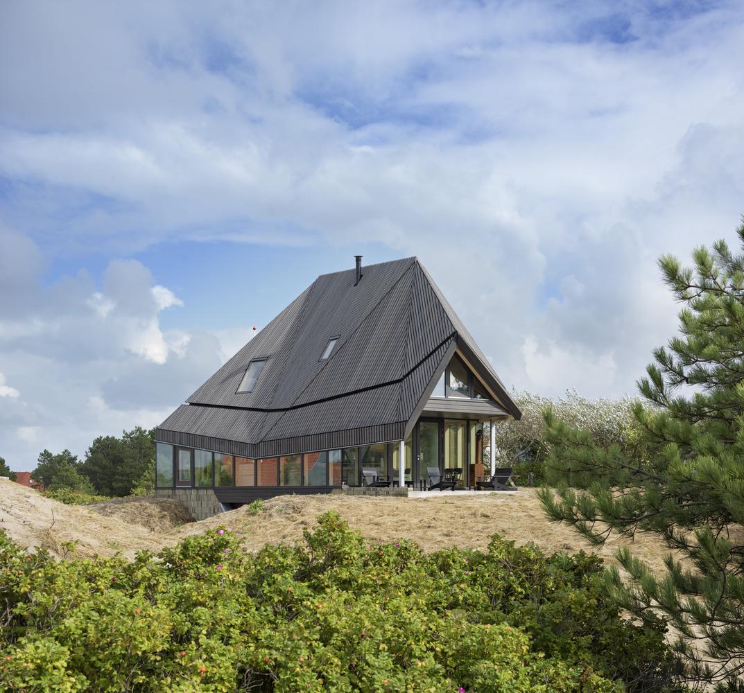 Het Kulkje Vlieland Borren Staalenhoef Architecten BV bna dom na szczycie wydmy