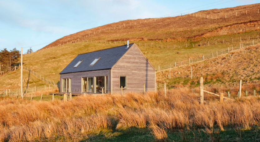 Współczesny dom na pięknym wybrzeżu Szkocji