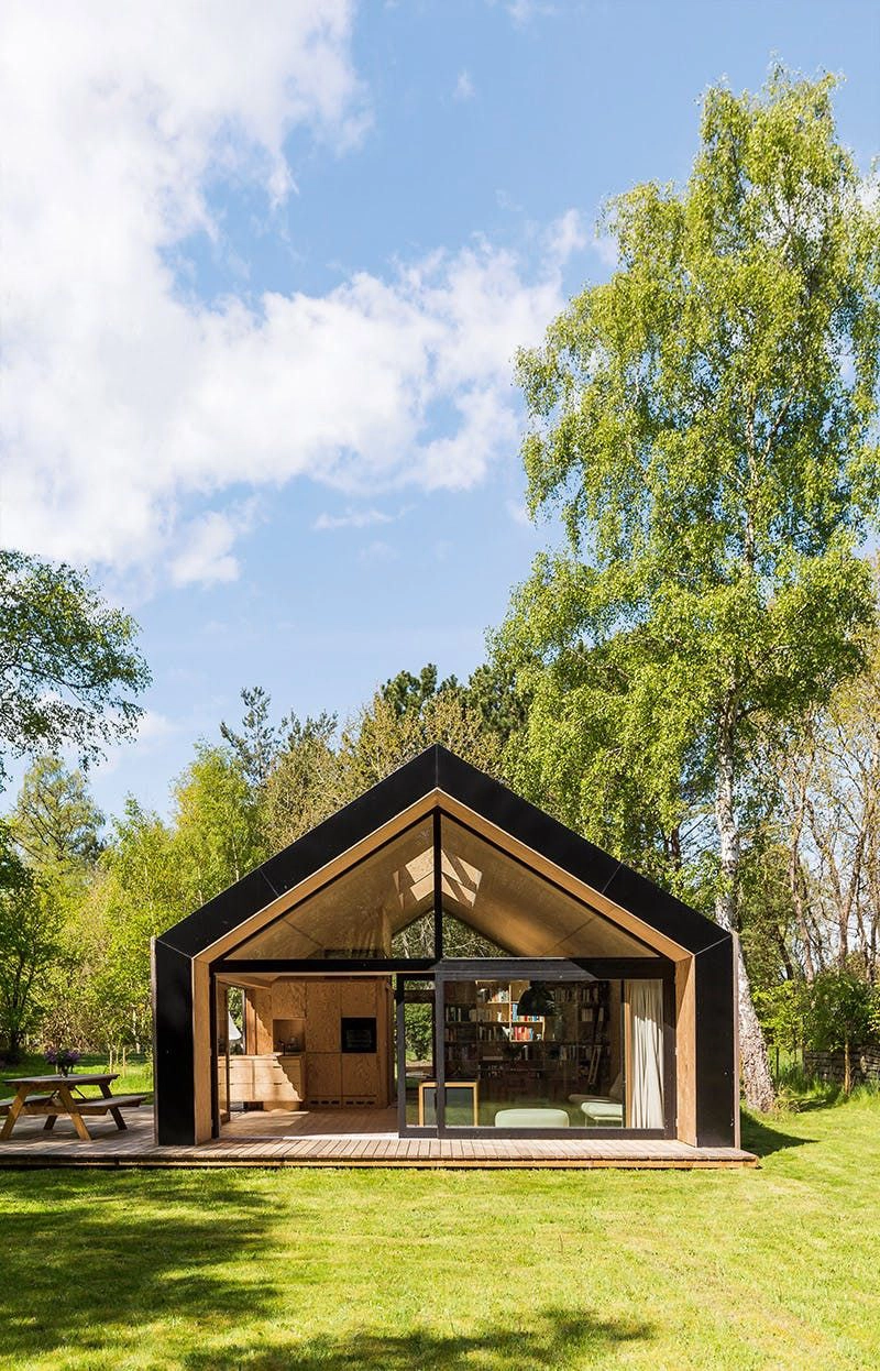 Maleńki, funkcjonalny domek, zbudowany samodzielnie przez duńskiego projektanta