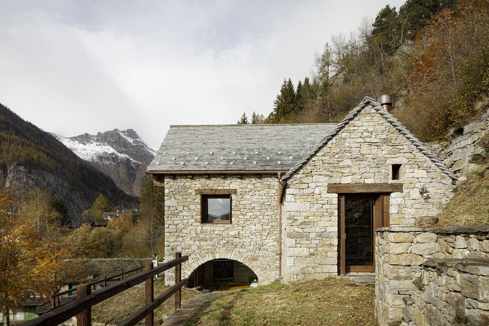 House Cinsc  to odrestaurowana stajnia we włoskich Alpach