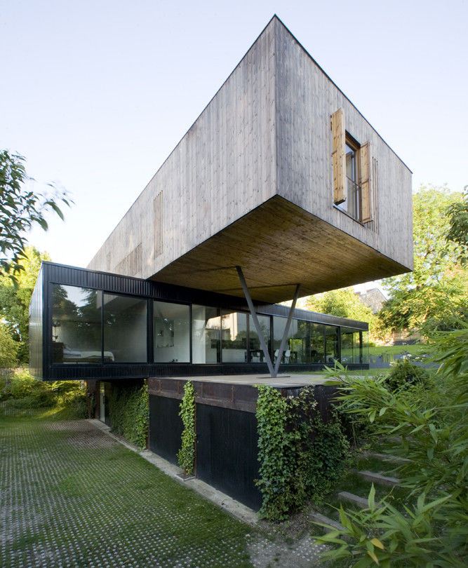 Dom w Sèvres we Francji to projekt składający się z trzech osobnych elementów