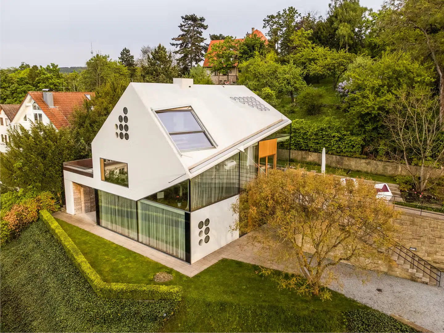 Dom z betonu i szkła za 7 milionów dolarów by Sotheby's International Realty in Stuttgart
