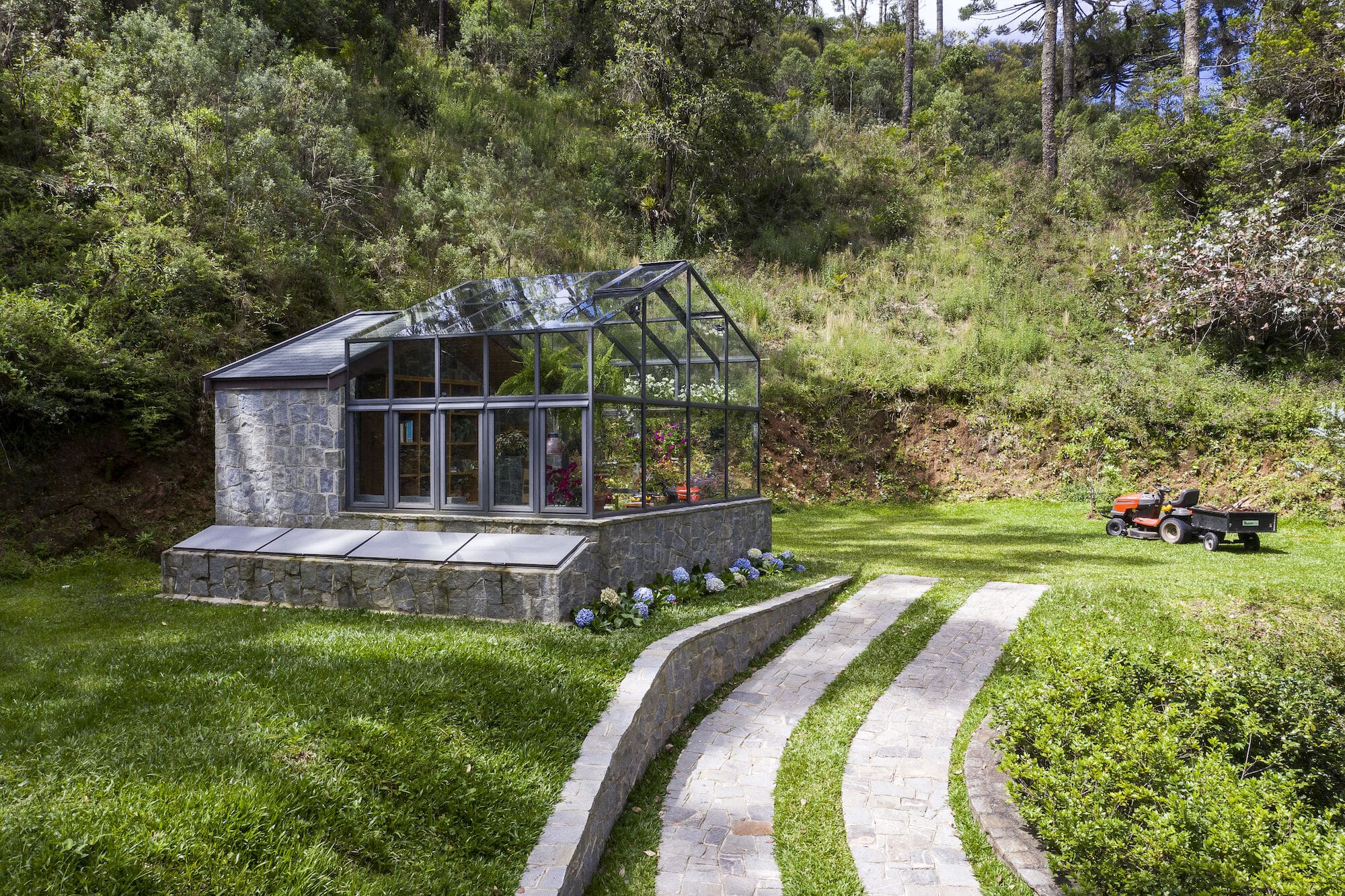 Araucária Greenhouse by Angá Arquitetura