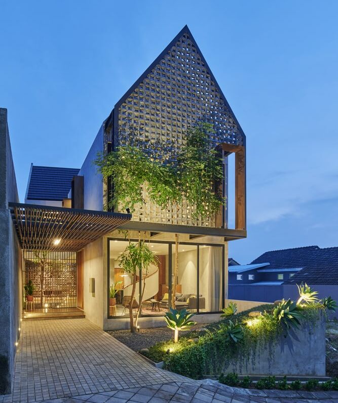 Dom Breeze Blocks w Indonezji by Tamara Wibowo Architects in Indonezja