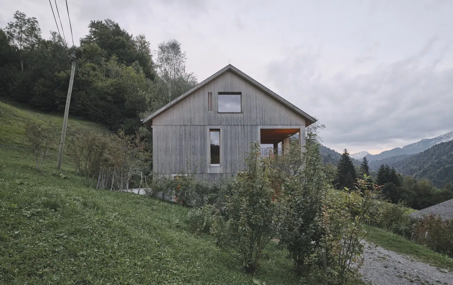 Wohnhaus Hittisau w górzystym regionie Austrii by Klumpp + Klumpp Architecten in Austria