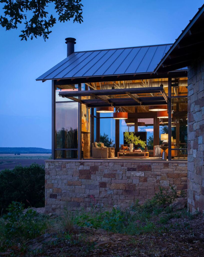Rocking 8 Ranch, czyli dom na ustronnej, teksańskiej farmie by Sanders Architecture in Teksas