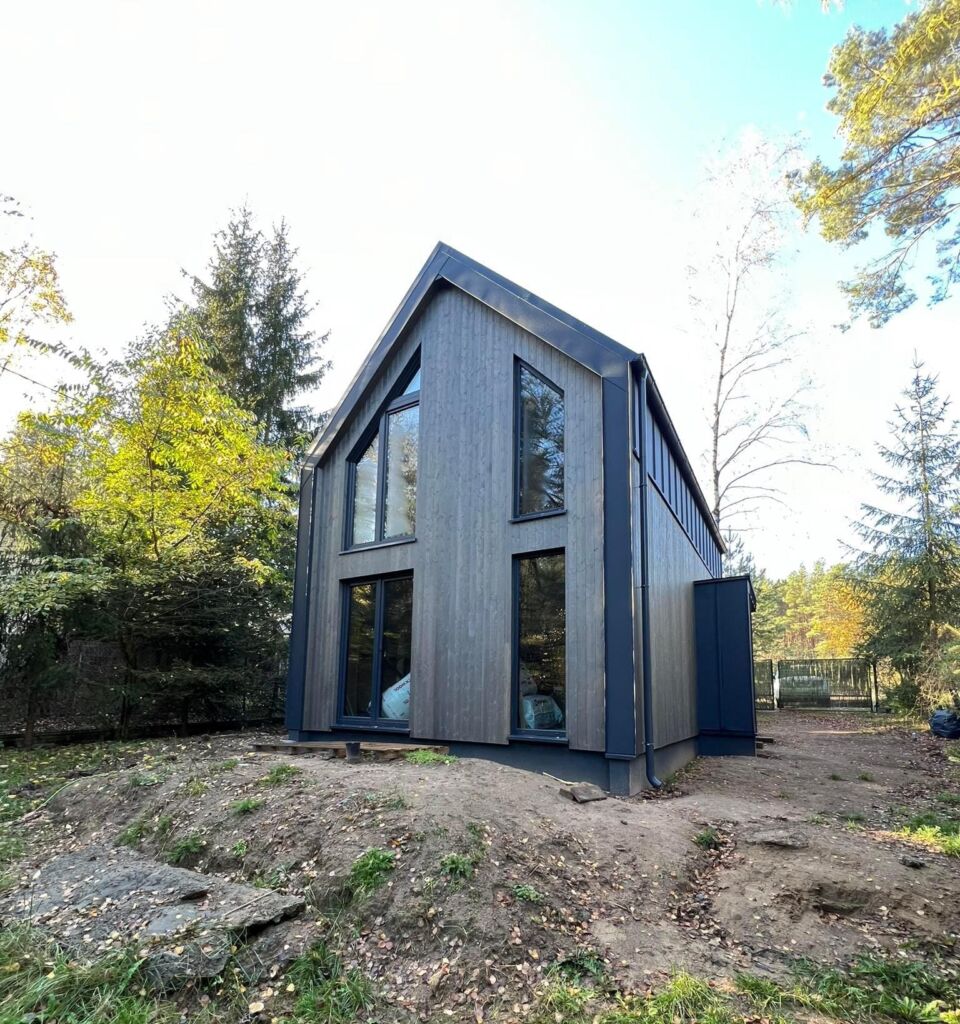 Dom w konstrukcji drewnianej - 90m2 by Drewno i Kamień in Polska