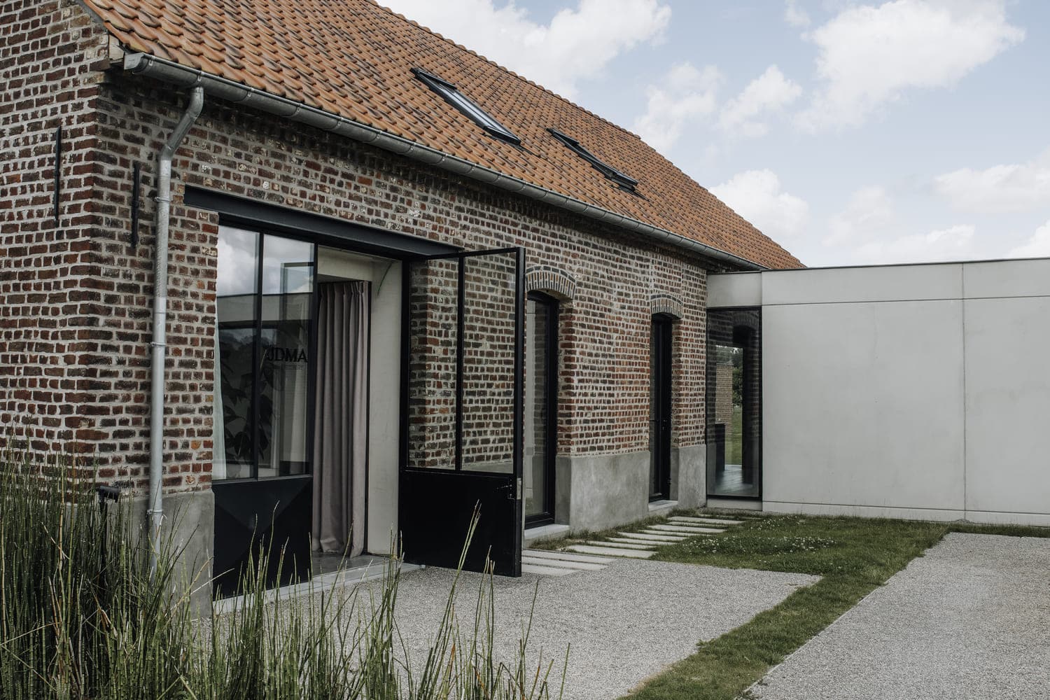 Wiejski dom mieszkalny w Belgii by JDMA in Belgia