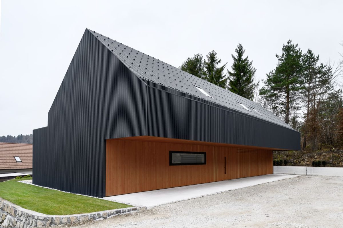 Dom nad doliną by ARHITEKTURA OFFICE FOR URBANISM AND ARCHITECTURE in Slowenia