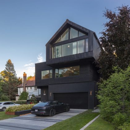 Dom w zabudowie szeregowej by Atelier RZLBD in Toronto