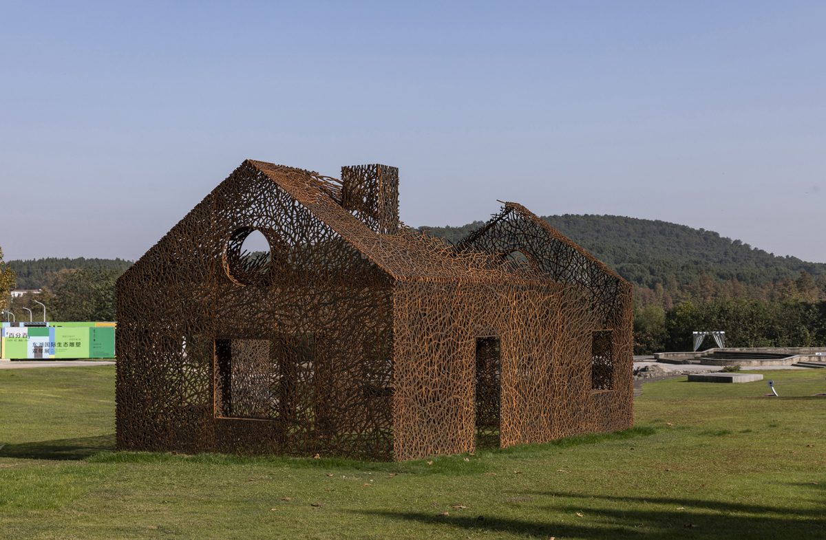 The Vanished House, Field Conforming Studio