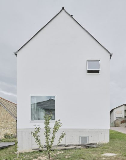 WIT 005: Dom na wsi Fröhlich Gassner Architekten Zrównoważony dom na wsi