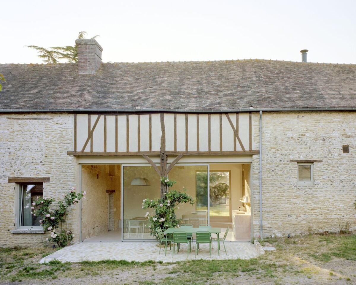 Hécourt House, Studio Guma