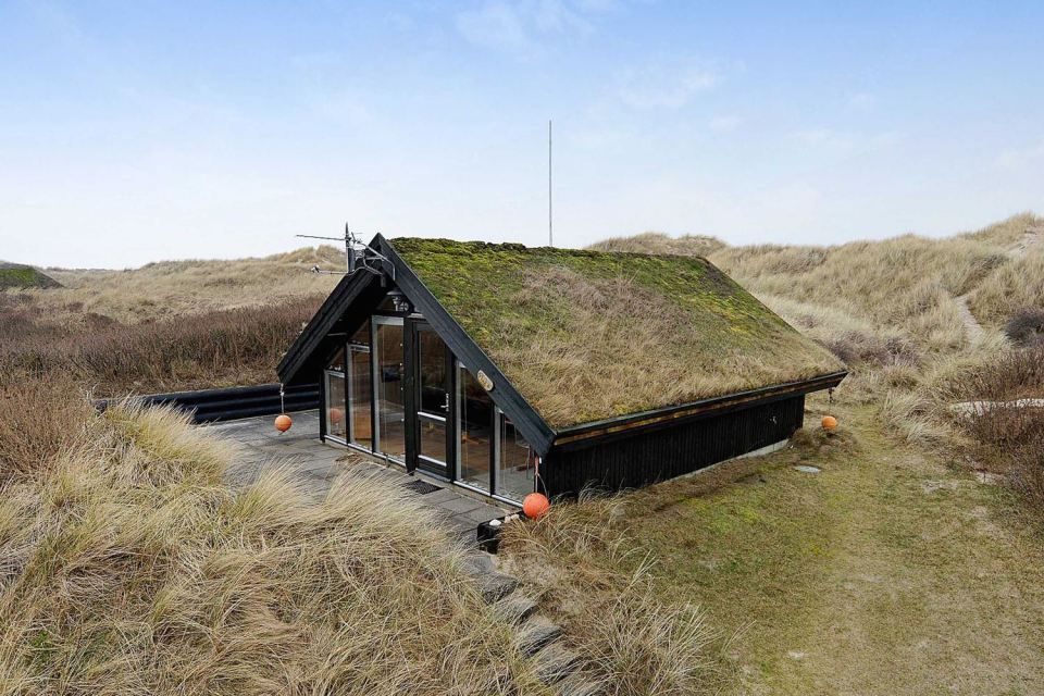 Duński tiny sod-roofed house